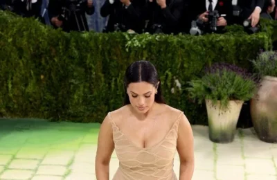 Rochia care a uimit pe toata lumea la Met Gala. A fost cusuta direct pe corpul ei