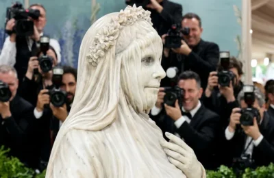 Heidi Klum a socat la Met Gala 2026. Tinuta ei a fost o adevarata sculptura vie