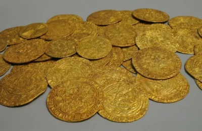 Un instalator a tras de o sfoară și a găsit 2.3 milioane euro. Ce se întâmplă cu banii