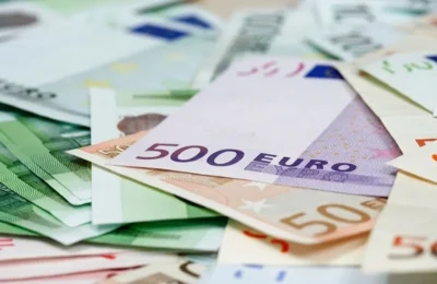 Noul record absolut pentru euro. Cursul de 5.2180 lei loveste direct in buzunarele romanilor