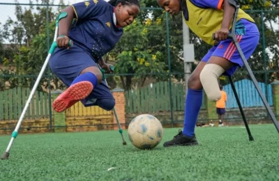 Femeile care rescriu istoria în cârje. Lecția de curaj venită din Rwanda