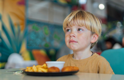 Cinci alimente populare pe care un cardiolog american recomandă să le limitezi în dieta copiilor