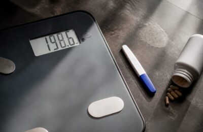 Excesul de greutate în sarcină poate crește cu până la 33% riscul de complicații severe