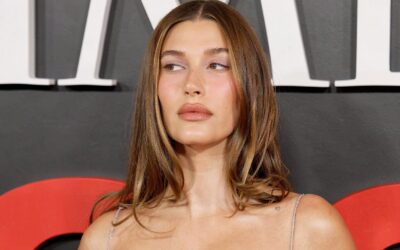 Metoda în 2 pași arătată de Hailey Bieber pentru un subochi cu aspect mai odihnit