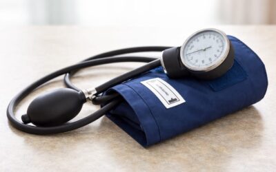 Studiu The Lancet arată că diferențele de tensiune și colesterol s au redus între vârstnicii cu obezitate și cei cu IMC normal