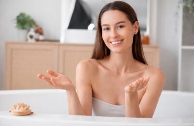 Cum să alegi exfoliantul de corp potrivit pentru o piele netedă și luminoasă
