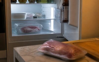 Cum se dezgheață carnea corect pentru a proteja sănătatea familiei