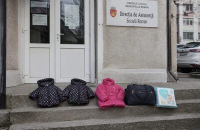 Trei surori din Roman, lăsate în grija statului de propriii părinți