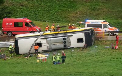 Un autocar cu turiști olandezi s-a răsturnat în estul Elveției. Sunt mai mulți morți și răniți