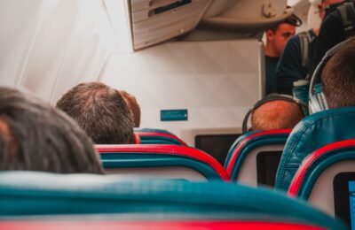 O pasageră de pe zborul American Airlines 1779 a fost luată în custodie la Miami după un incident la bord